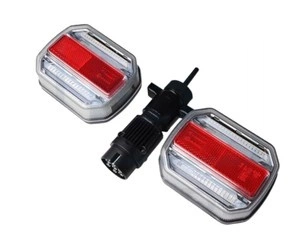 Lampy tylne bezprzewodowe 4 funkcje z dynamicznym kierunkiem